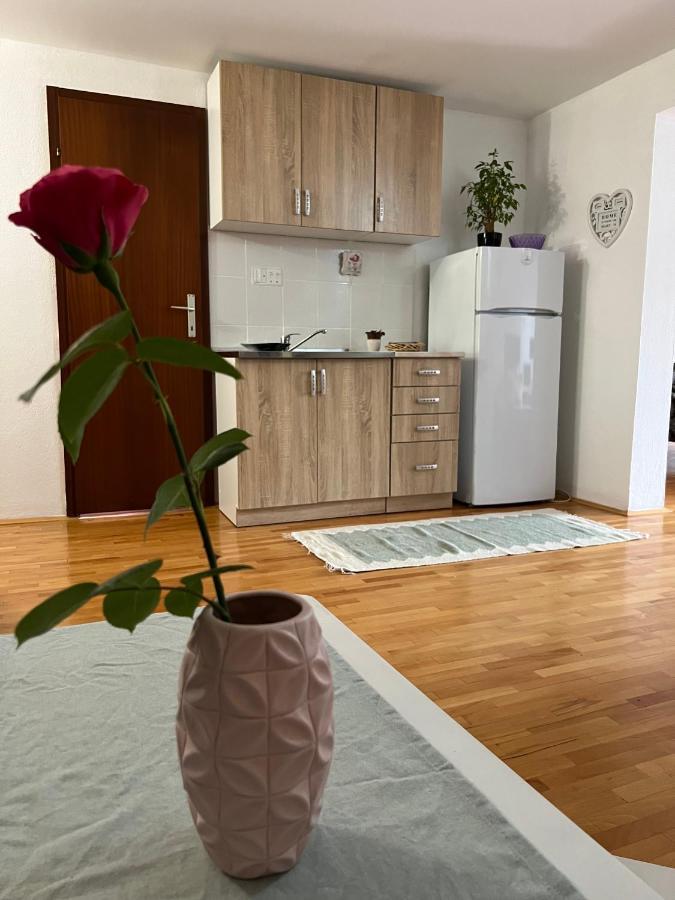 Queen Appartement Visoko Buitenkant foto